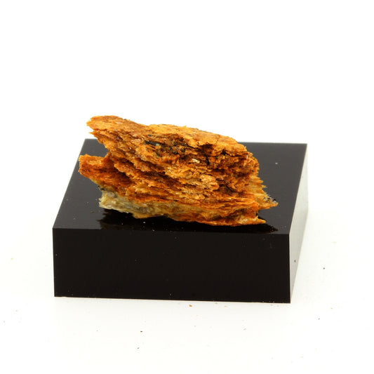 Carpholite. 21.9 carats. Montauban, Québec, Canada