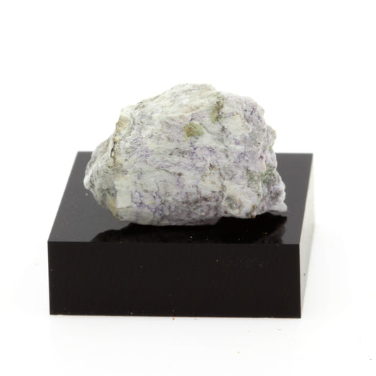 Dumortierite, 28.8 carats, Mont Saint-Hilaire, Québec, Canada