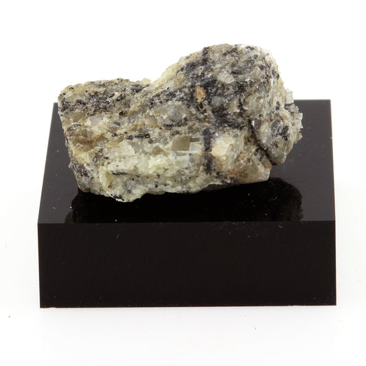 Clintonite. 39.0 carats. Grenville, Québec, Canada