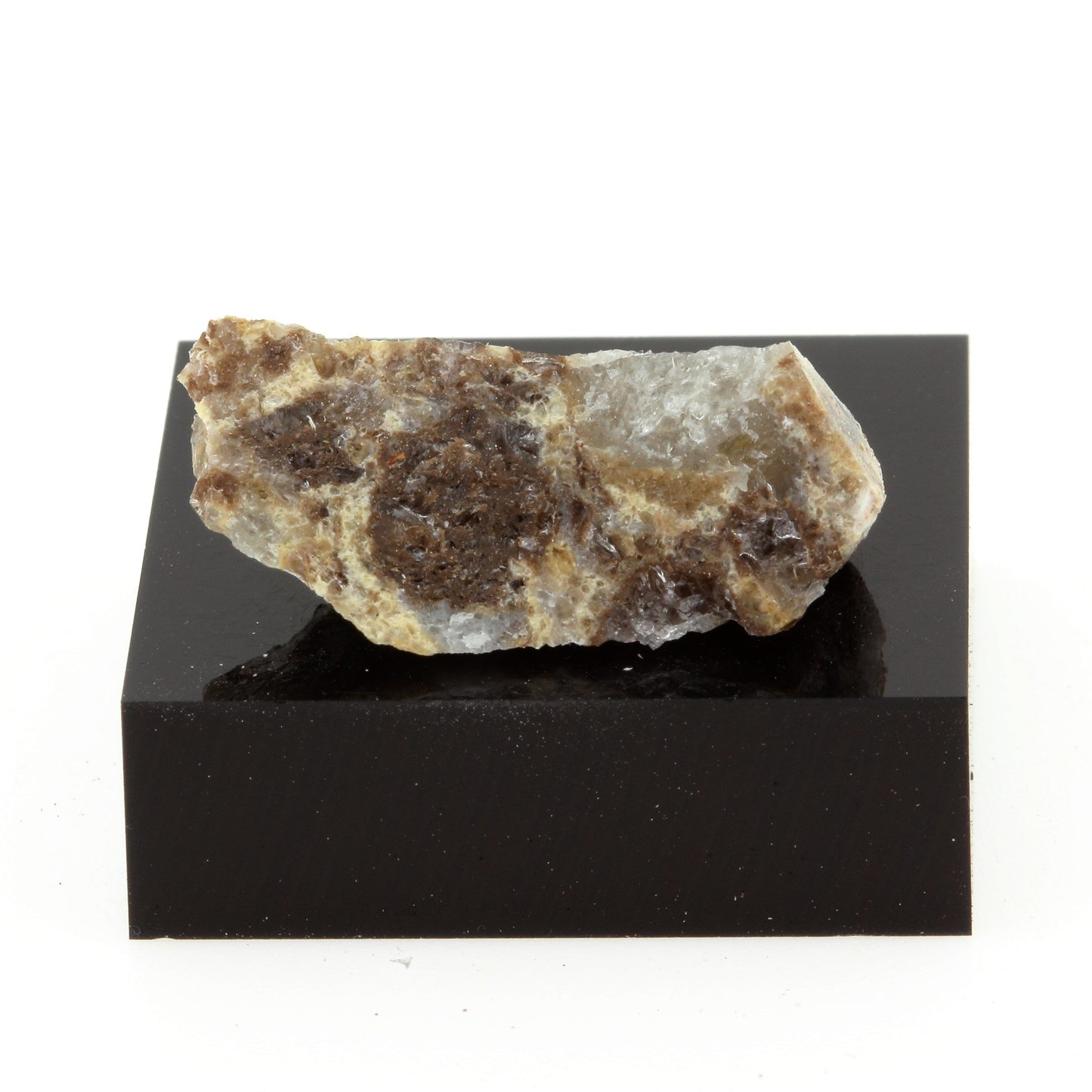 Agglomerate mineral. 13.3 carats. En provenance d'Italie.