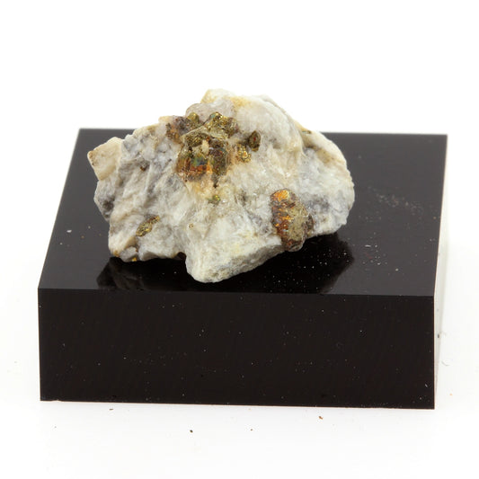 Quartz + Chalcopyrite. 23.1 carats. North Hatley, Québec, Canada