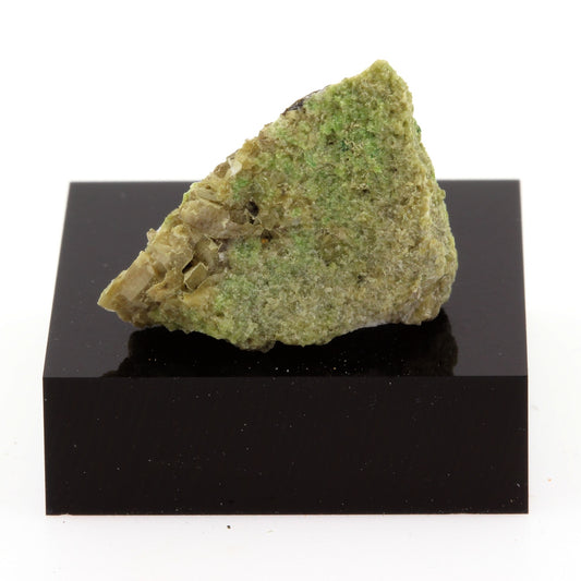 Falcondoite. 24.8 carats. Orford Nickel mine, Estrie, Québec, Canada