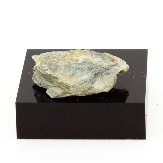 Chromitic Serpentine. 16.2 carats. Estrie, Québec, Canada