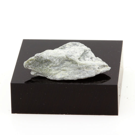 Fuchsite. 9.9 carats. Grenville, Québec, Canada