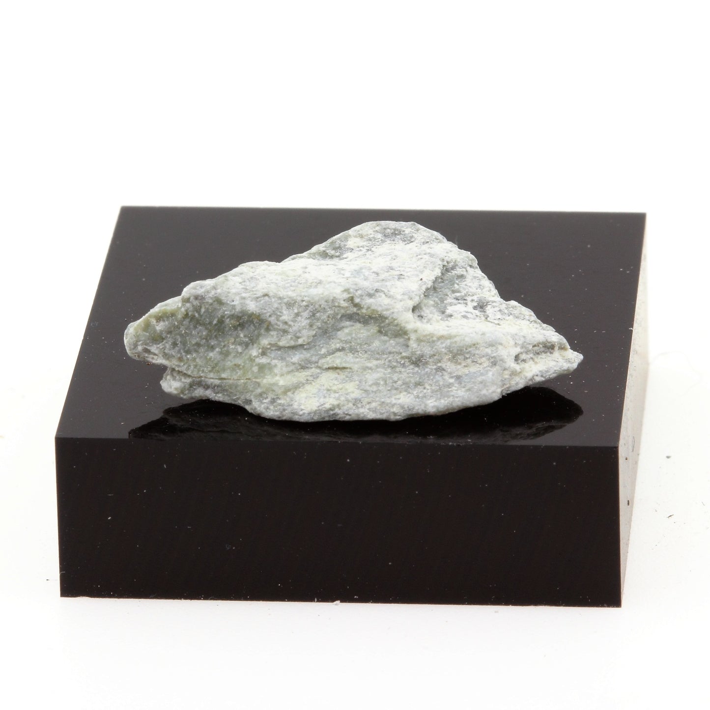 Fuchsite. 9.9 carats. Grenville, Québec, Canada