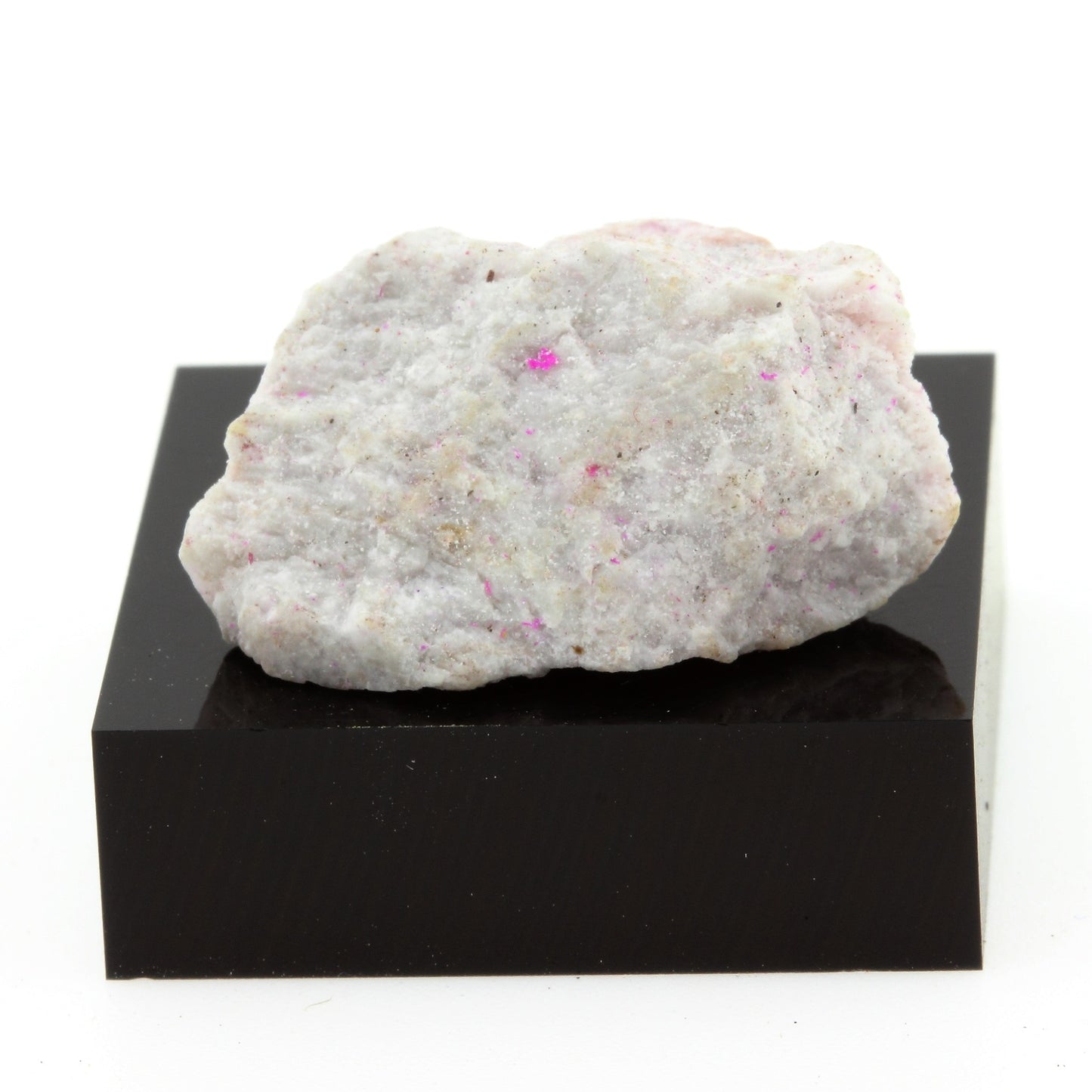 Manganoan Vesuvianite. 34.0 carats. Estrie, Québec, Canada