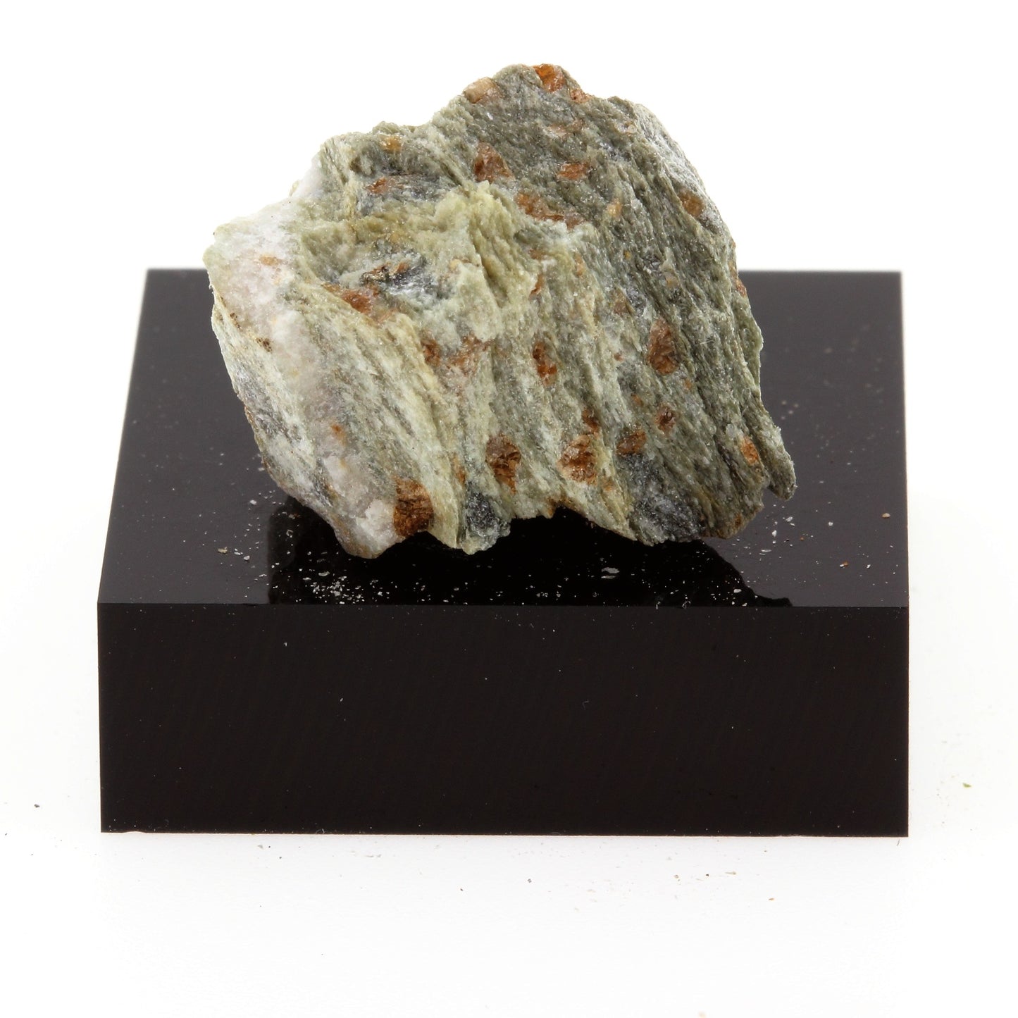 Chromitite. 31.6 carats. Estrie, Québec, Canada