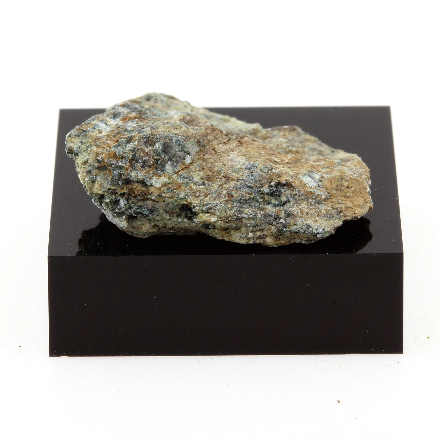 Brochantite. 21.7 carats. Montauban, Québec, Canada