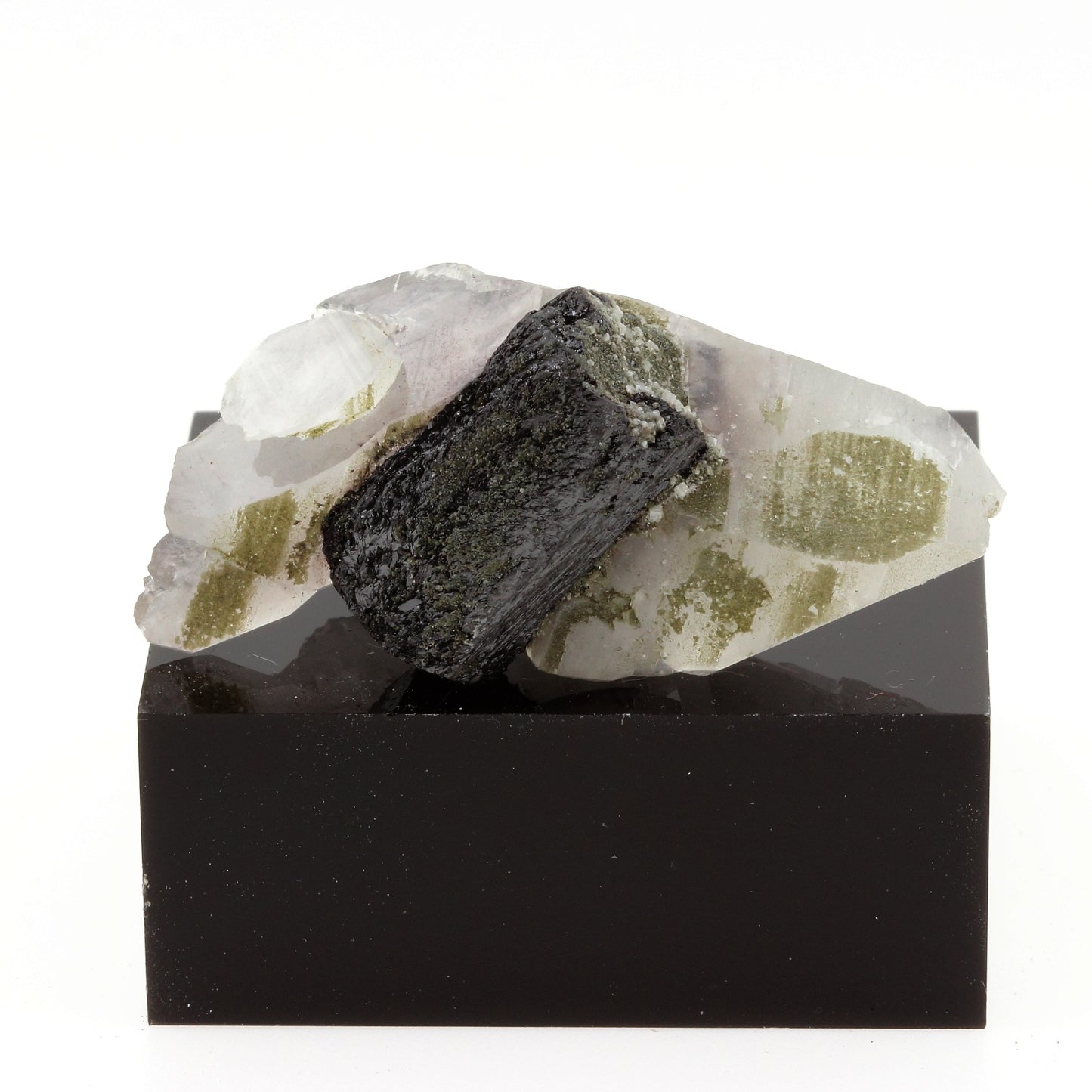 Stannite, Quartz. 210.1 carats. Yaogangxian Mine, Hunan Province, Chine