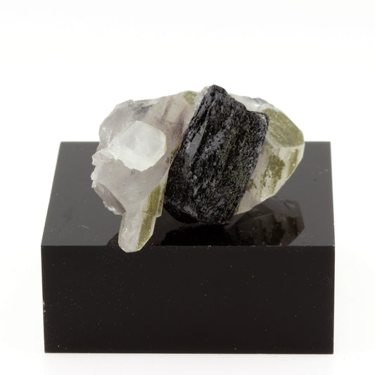 Stannite, Quartz. 210.1 carats. Yaogangxian Mine, Hunan Province, Chine