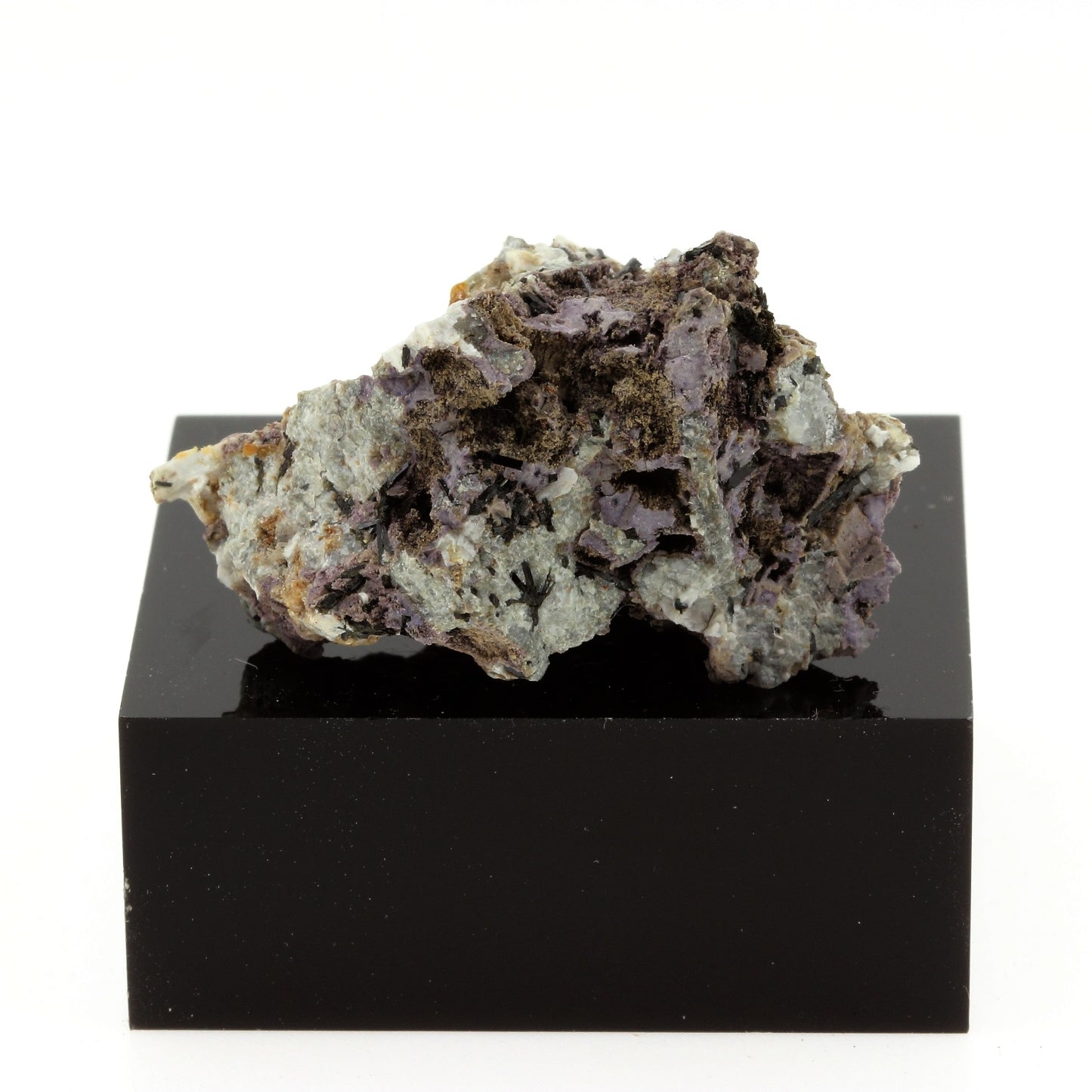 Petarasite, 129.6 carats, Mont Saint-Hilaire, Québec, Canada