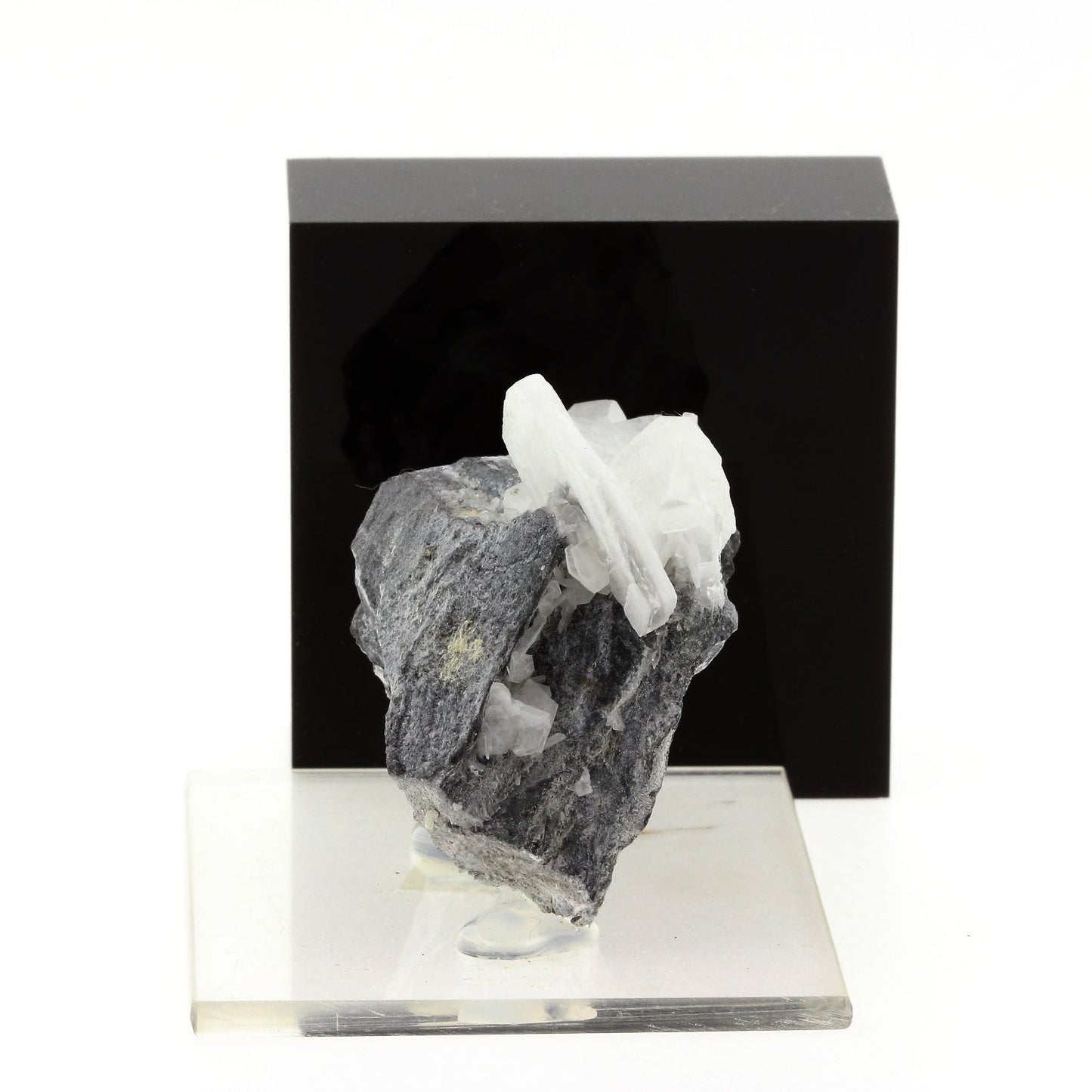 Calcite. 314.6 carats. Hunan Province, Chine
