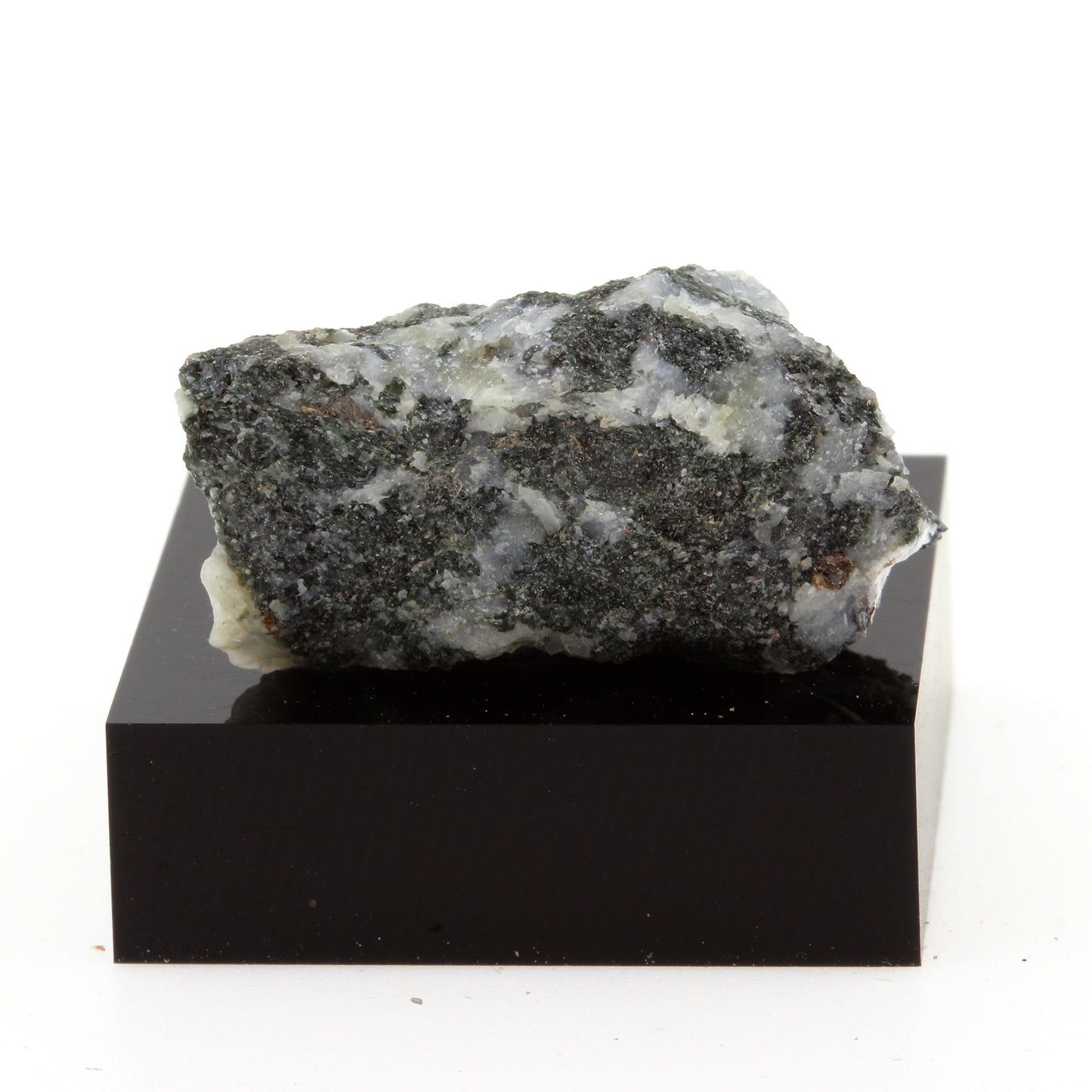 Alaskite mineral. 41.5 carats. En provenance de New Liskeard, Ontario, Canada.