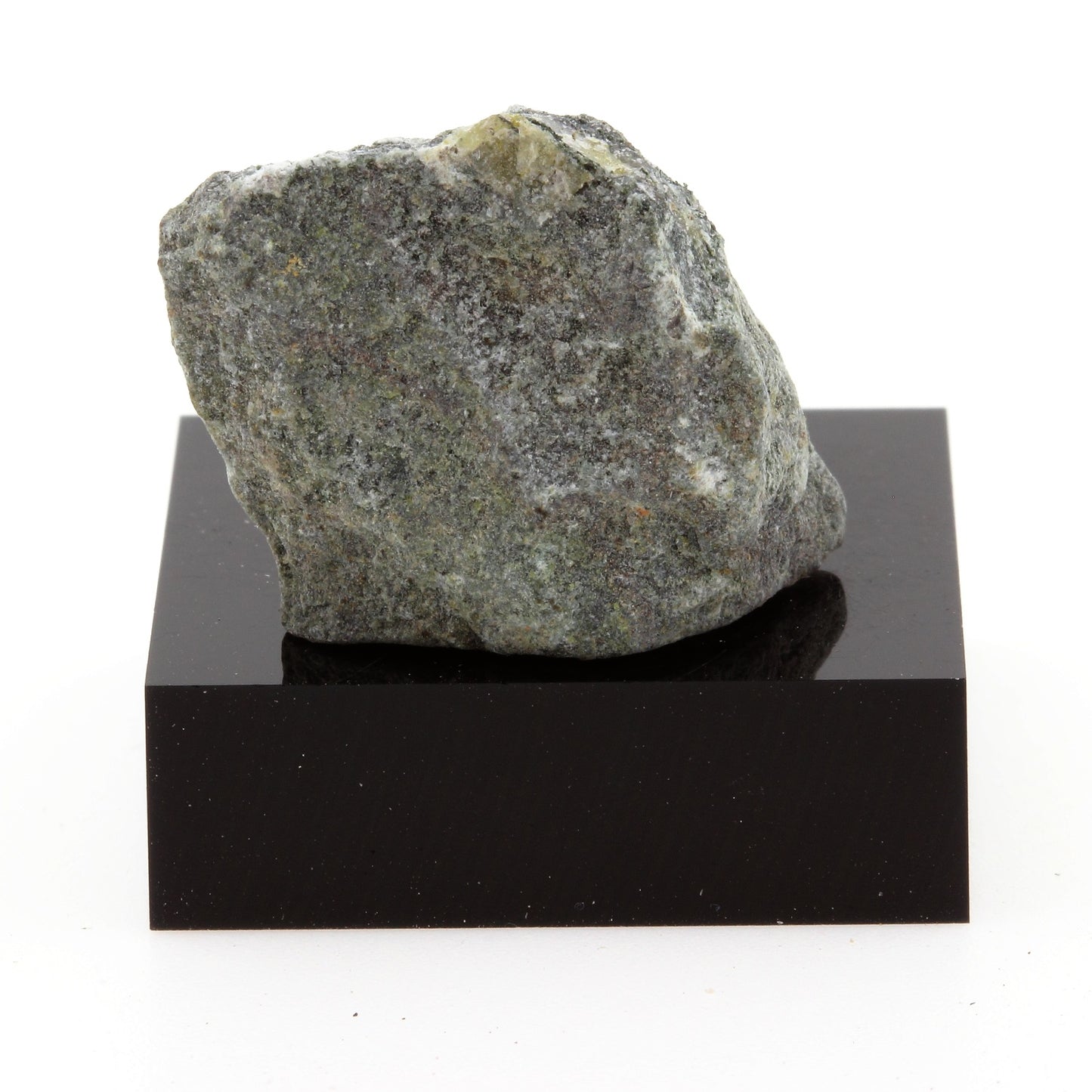 Delessite. 43.3 carats. Estrie, Québec, Canada