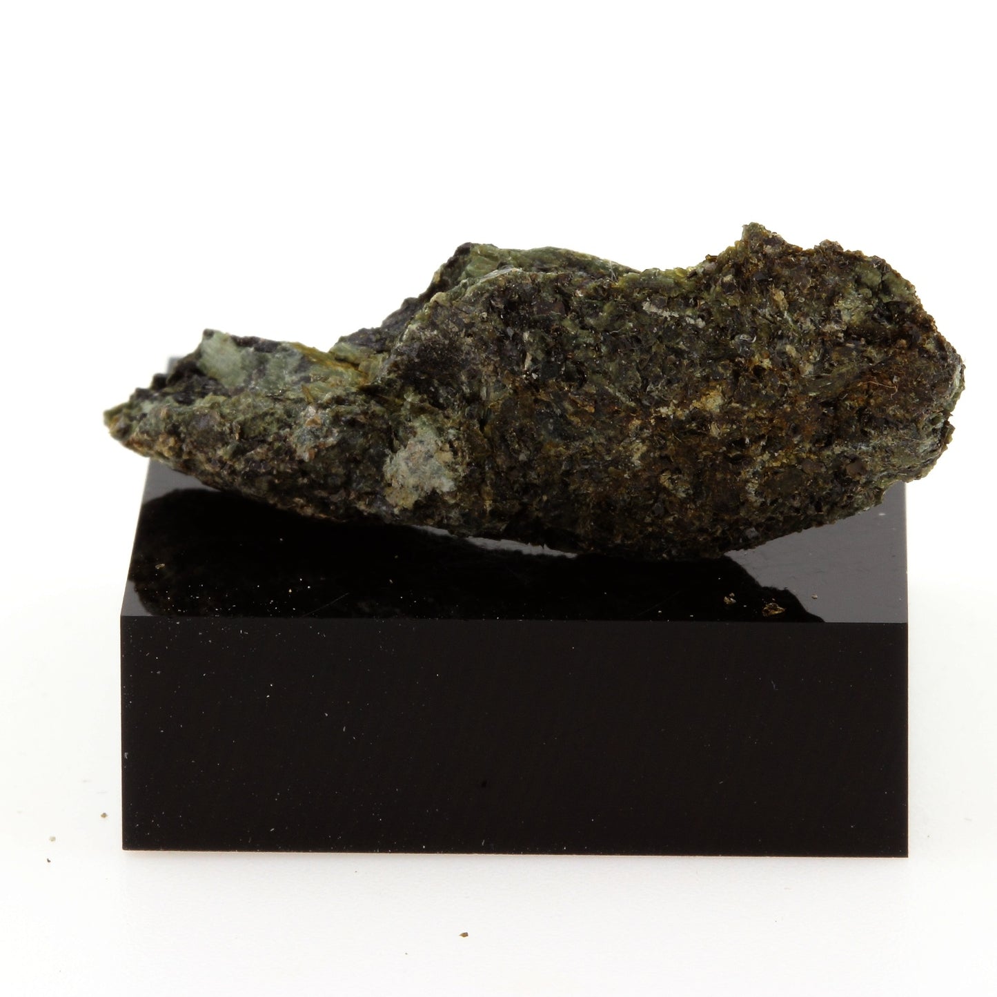 Amphibole schist. 23.9 carats. Wakefield, Québec, Canada