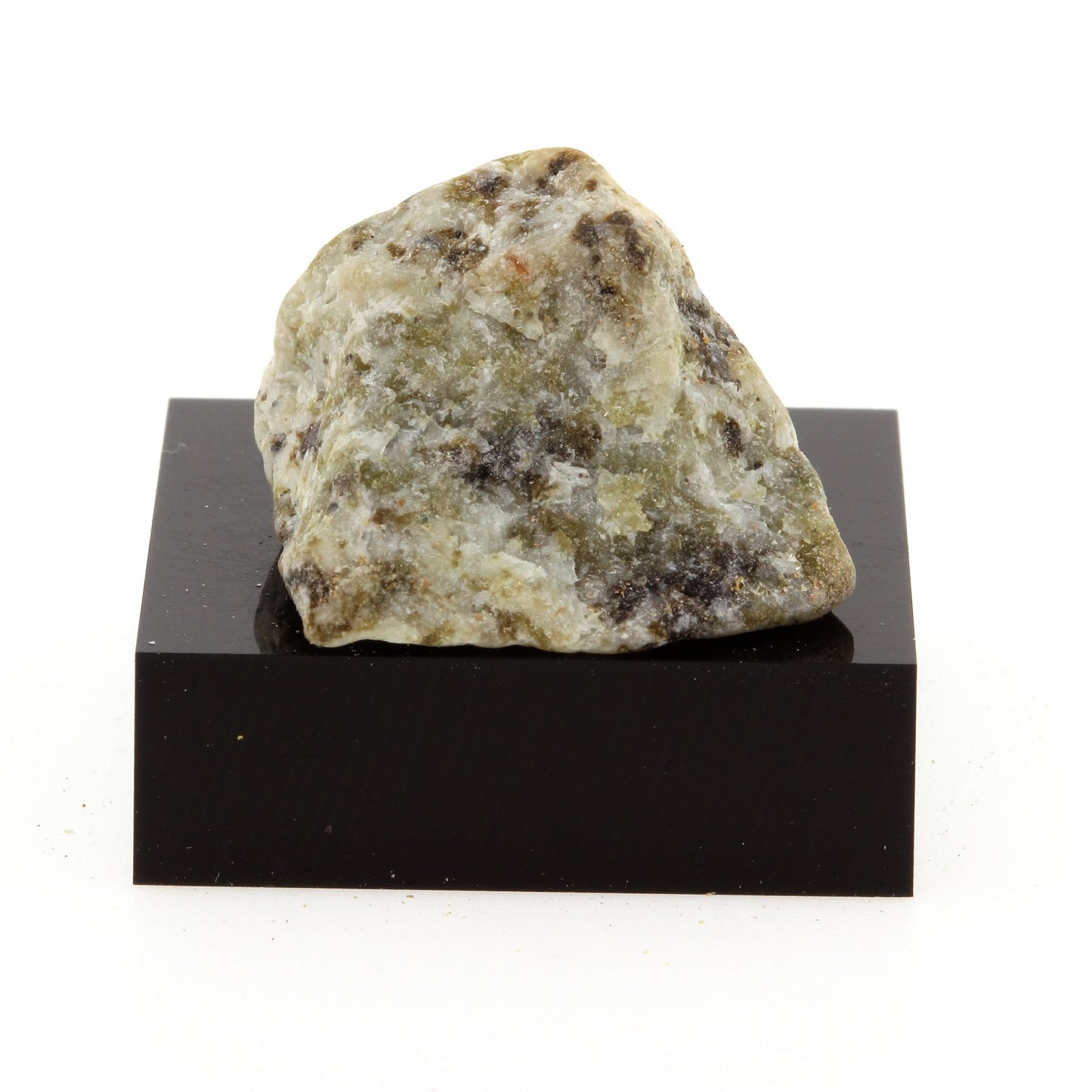 Knebelite. 40.1 carats. Grenville, Québec, Canada