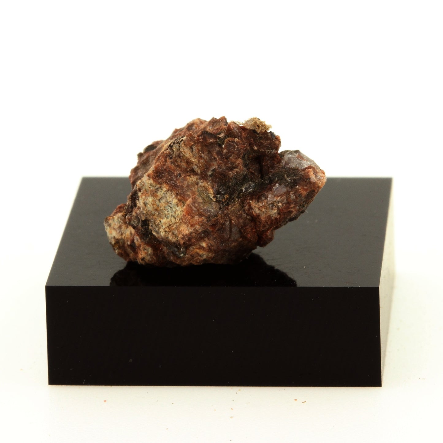 Arkose. 16.6 carats. Grenville, Québec, Canada