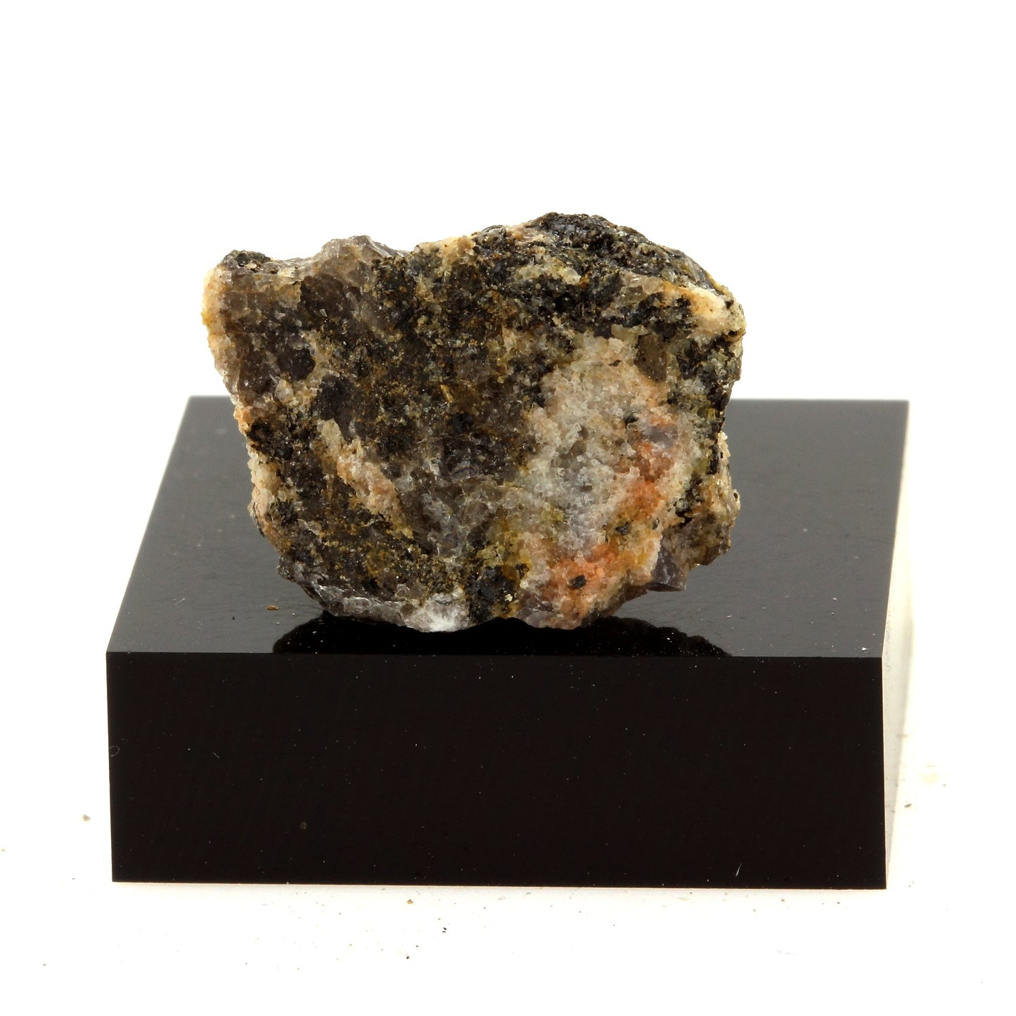 Anatexite. 20.3 carats. Grenville, Québec, Canada