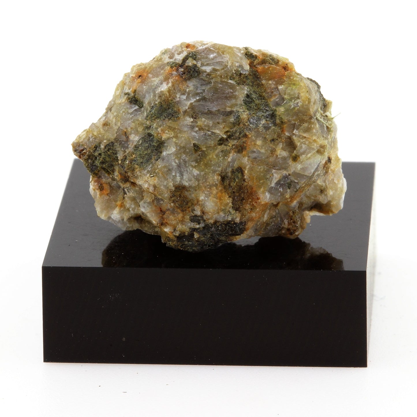 Feldspar syenite. 32.8 carats, Grenville, Québec, Canada