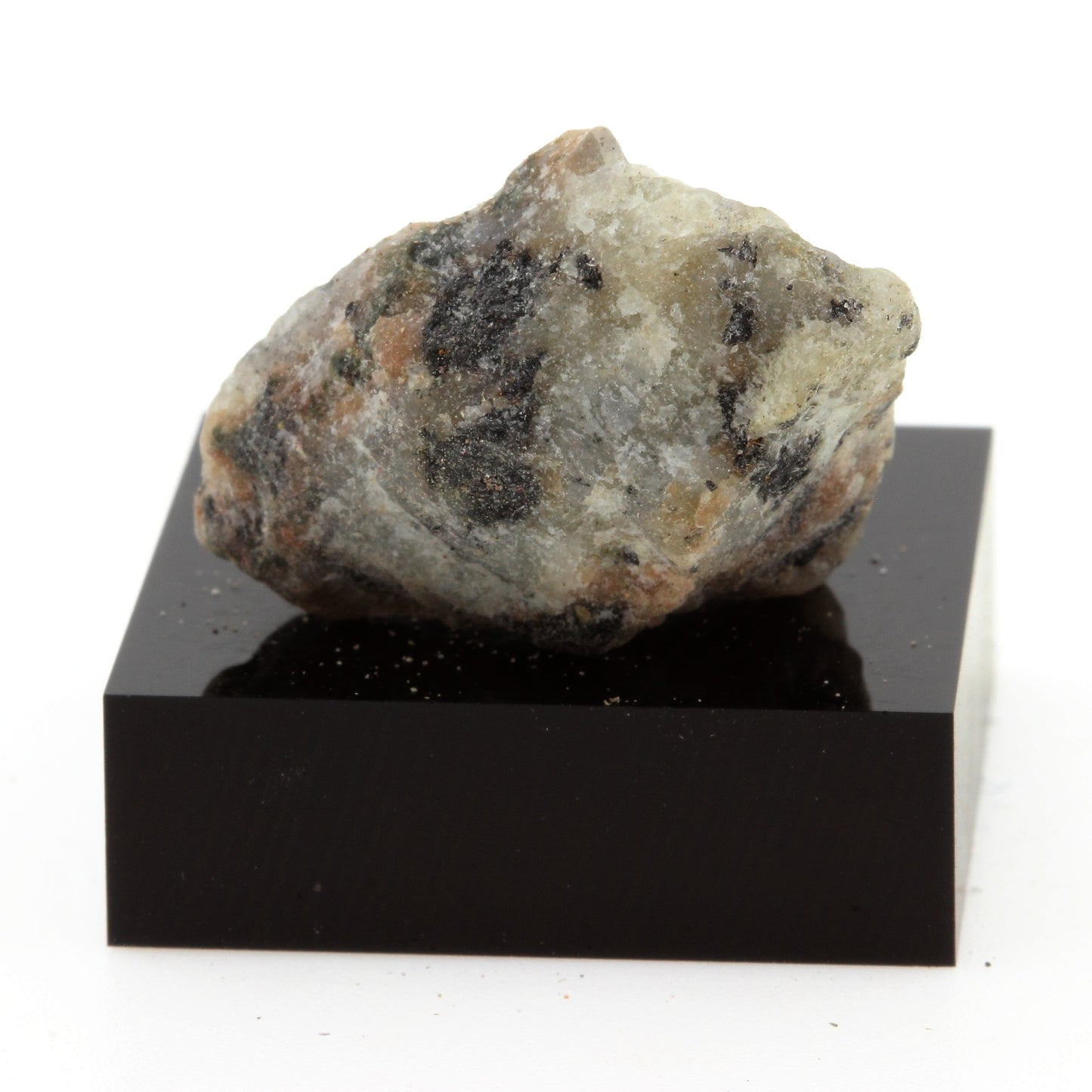 Fassaite. 37.0 carats. Wakefield, Québec, Canada