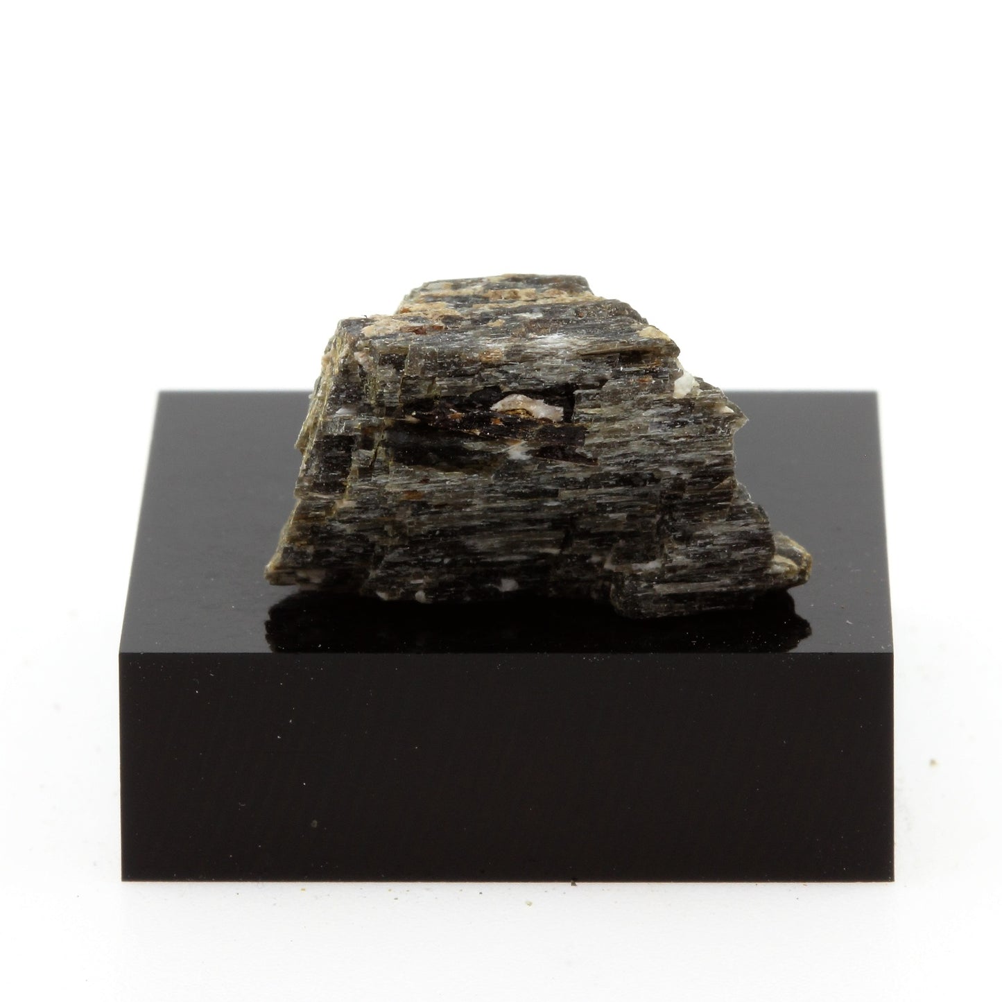 Dravite. 25.6 carats. Wilberforce, Ontario, Canada