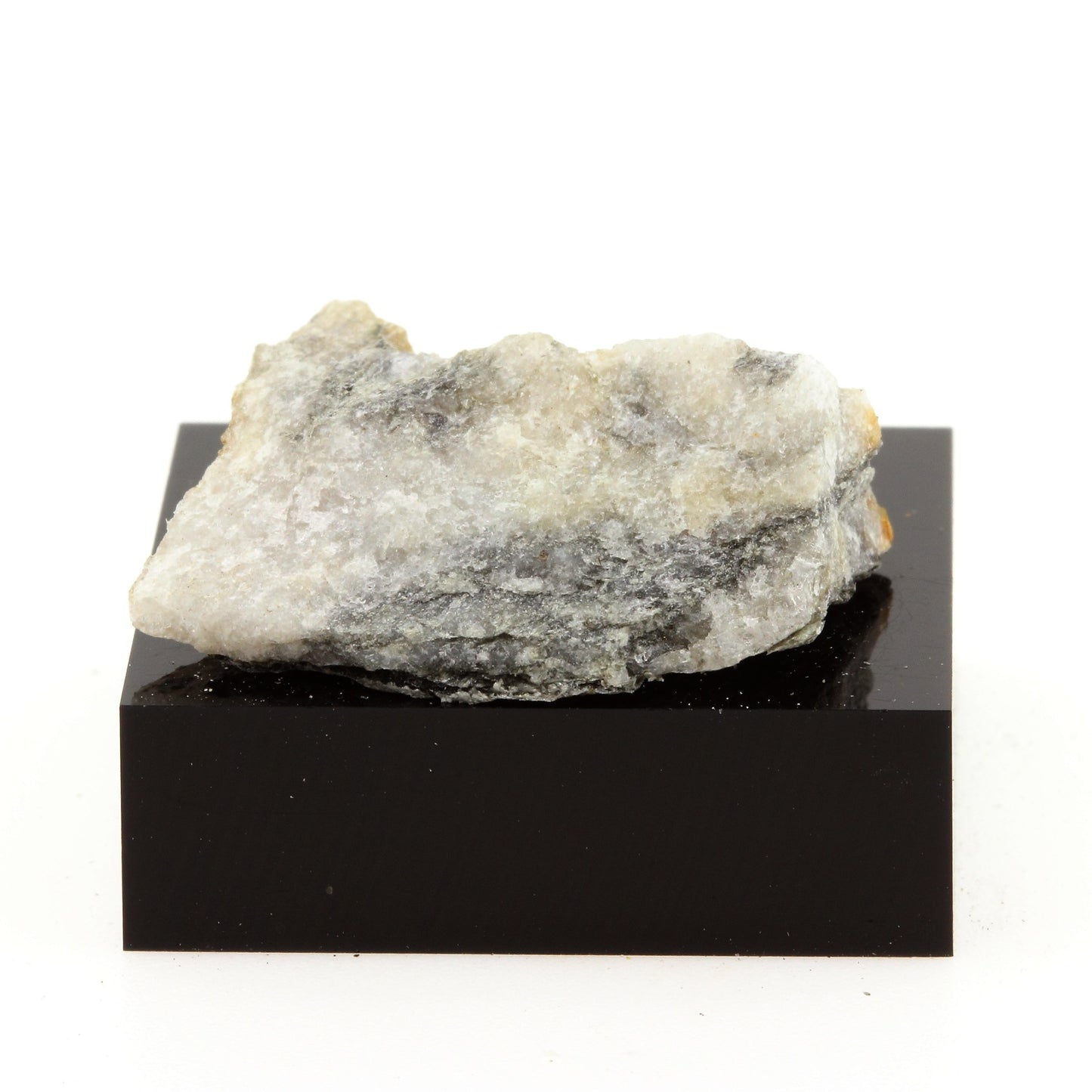 Chromitite. 26.9 carats. Estrie, Québec, Canada