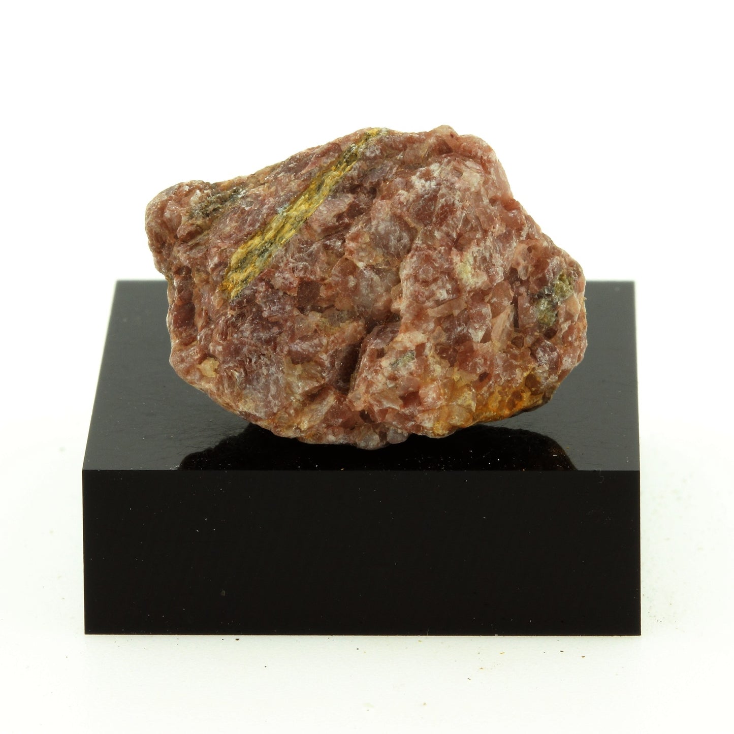 Rhodonite. 26.3 carats. Saint-Adrien, Québec, Canada