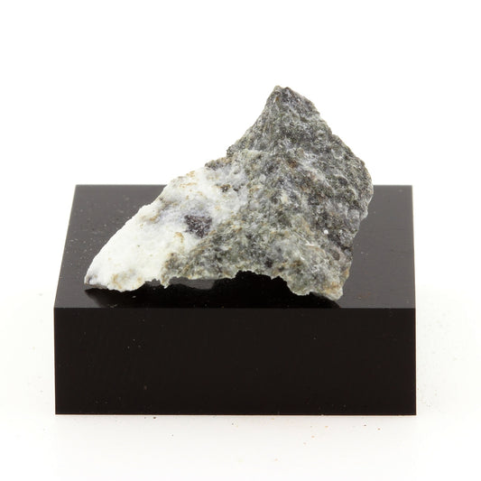 Giobertite, 19.6 carats, Grenville, Québec, Canada