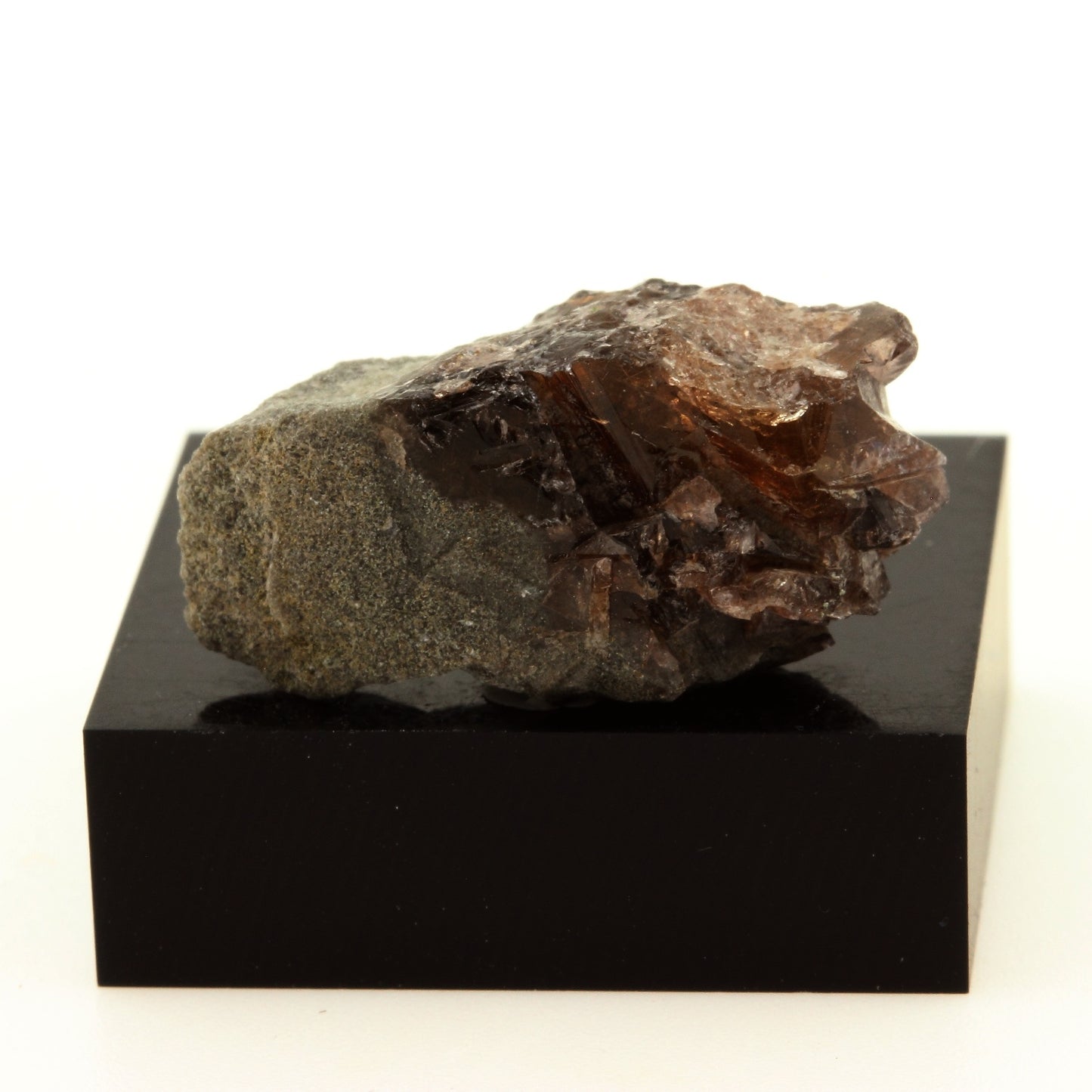 Axinite. 28.4 carats. Chamrousse, Belledonne, Isère, France