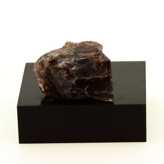 Axinite. 16.5 carats. Chamrousse, Belledonne, Isère, France