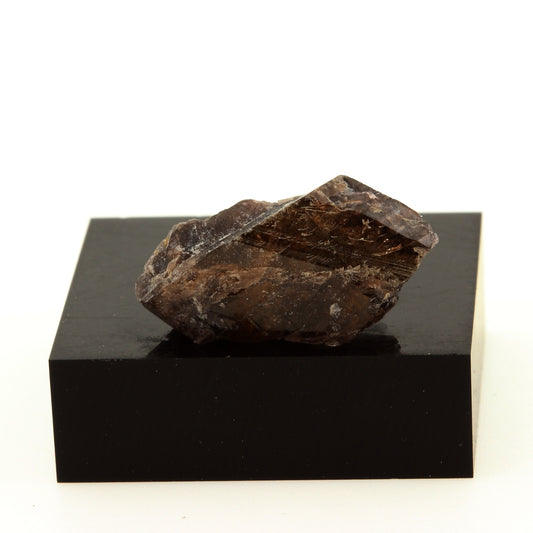 Axinite. 13.7 carats. Chamrousse, Belledonne, Isère, France