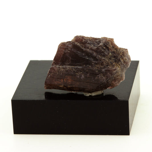 Axinite. 16.0 carats. Chamrousse, Belledonne, Isère, France