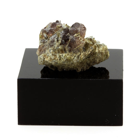 Axinite. 47.0 carats. La Balme d'Auris, Bourg d'Oisans, Isère, France