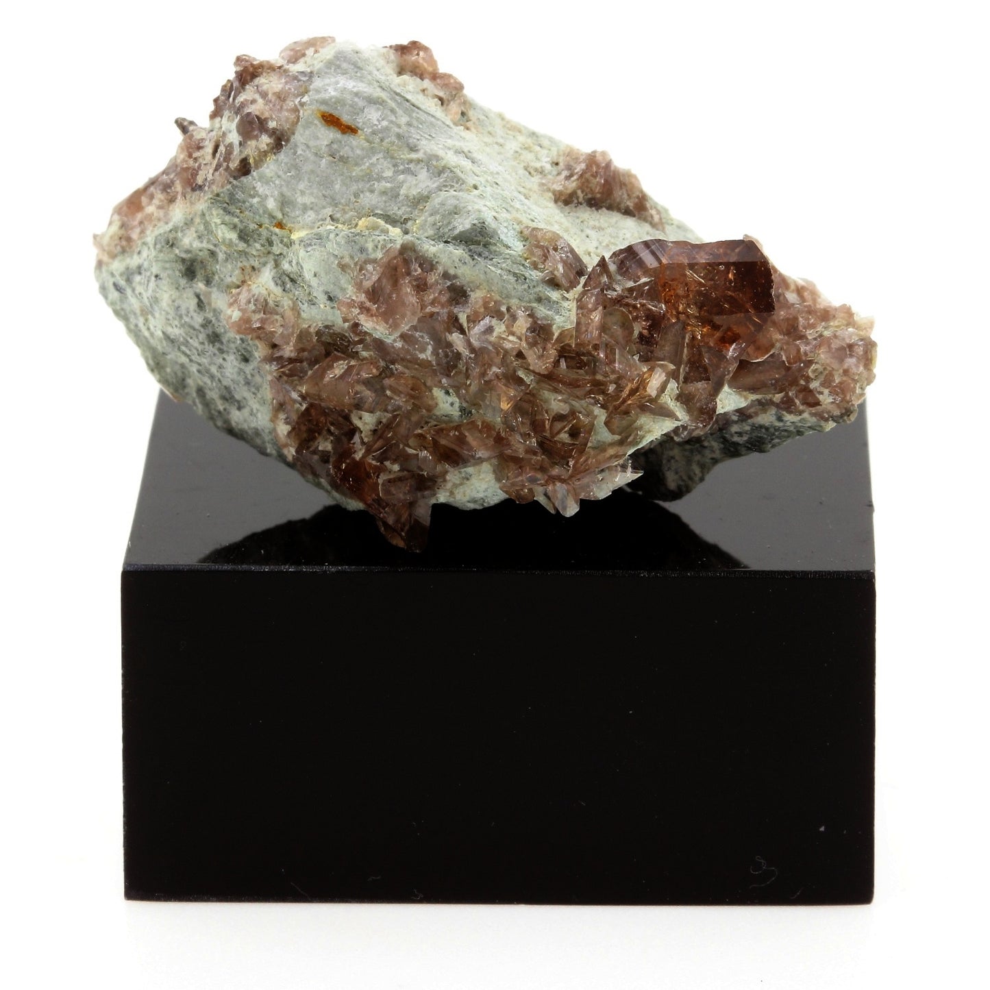 Axinite. 159.9 carats. La Balme d'Auris, Bourg d'Oisans, Isère, France