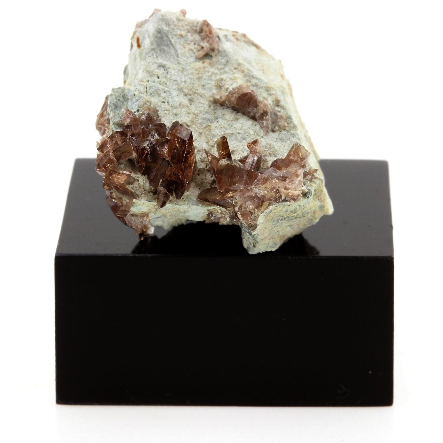 Axinite. 159.9 carats. La Balme d'Auris, Bourg d'Oisans, Isère, France