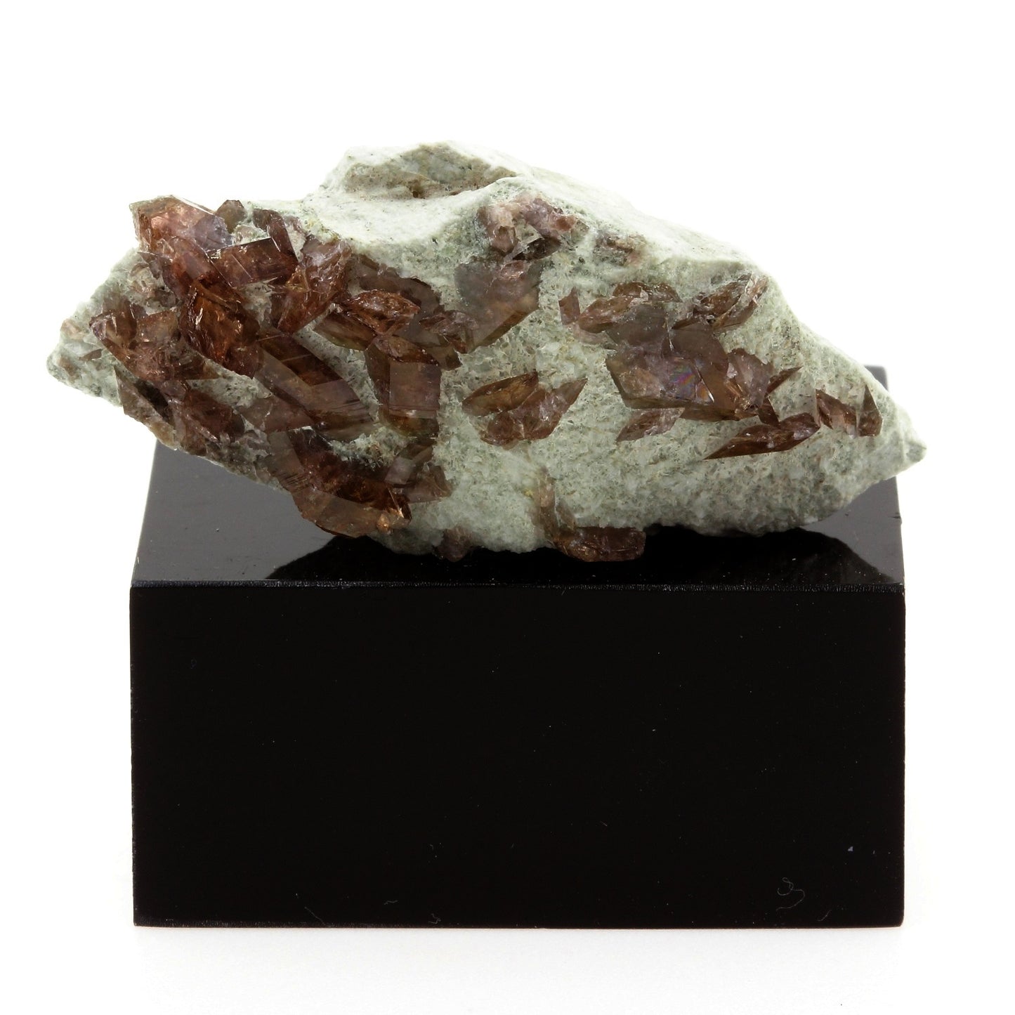 Axinite. 88.9 carats. La Balme d'Auris, Bourg d'Oisans, Isère, France