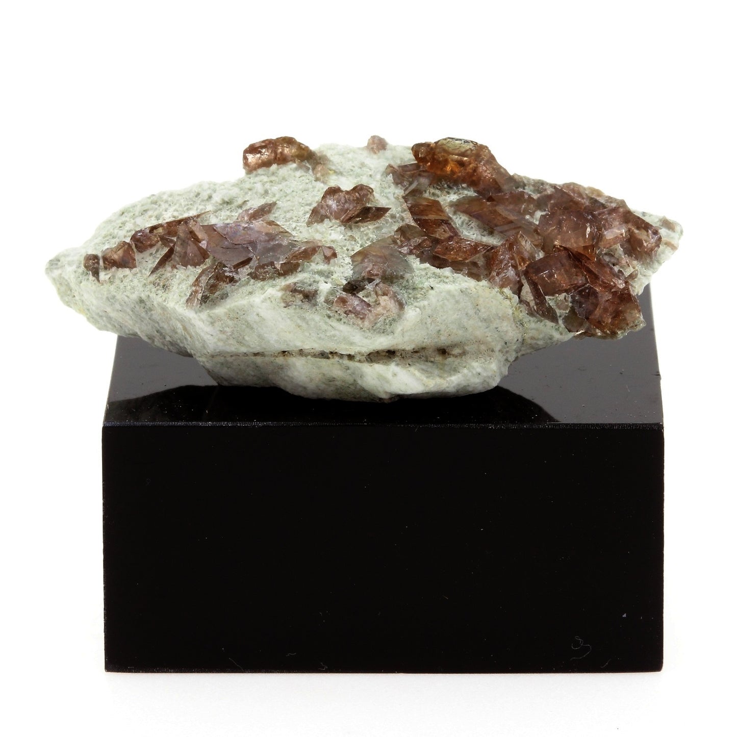 Axinite. 88.9 carats. La Balme d'Auris, Bourg d'Oisans, Isère, France