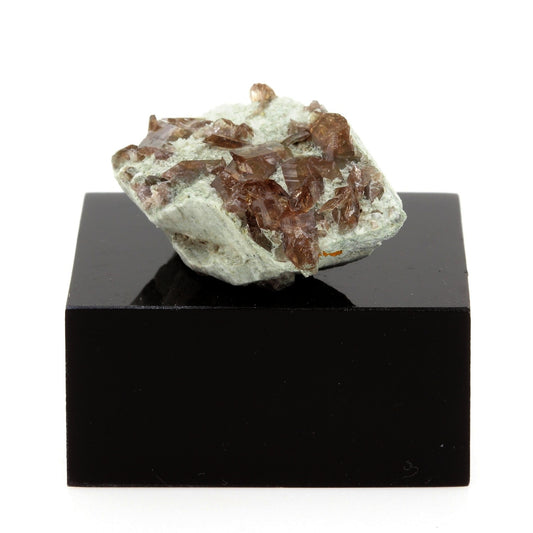 Axinite. 88.9 carats. La Balme d'Auris, Bourg d'Oisans, Isère, France