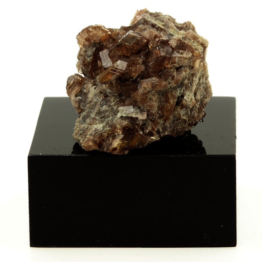 Axinite. 107.3 carats. La Balme d'Auris, Bourg d'Oisans, Isère, France