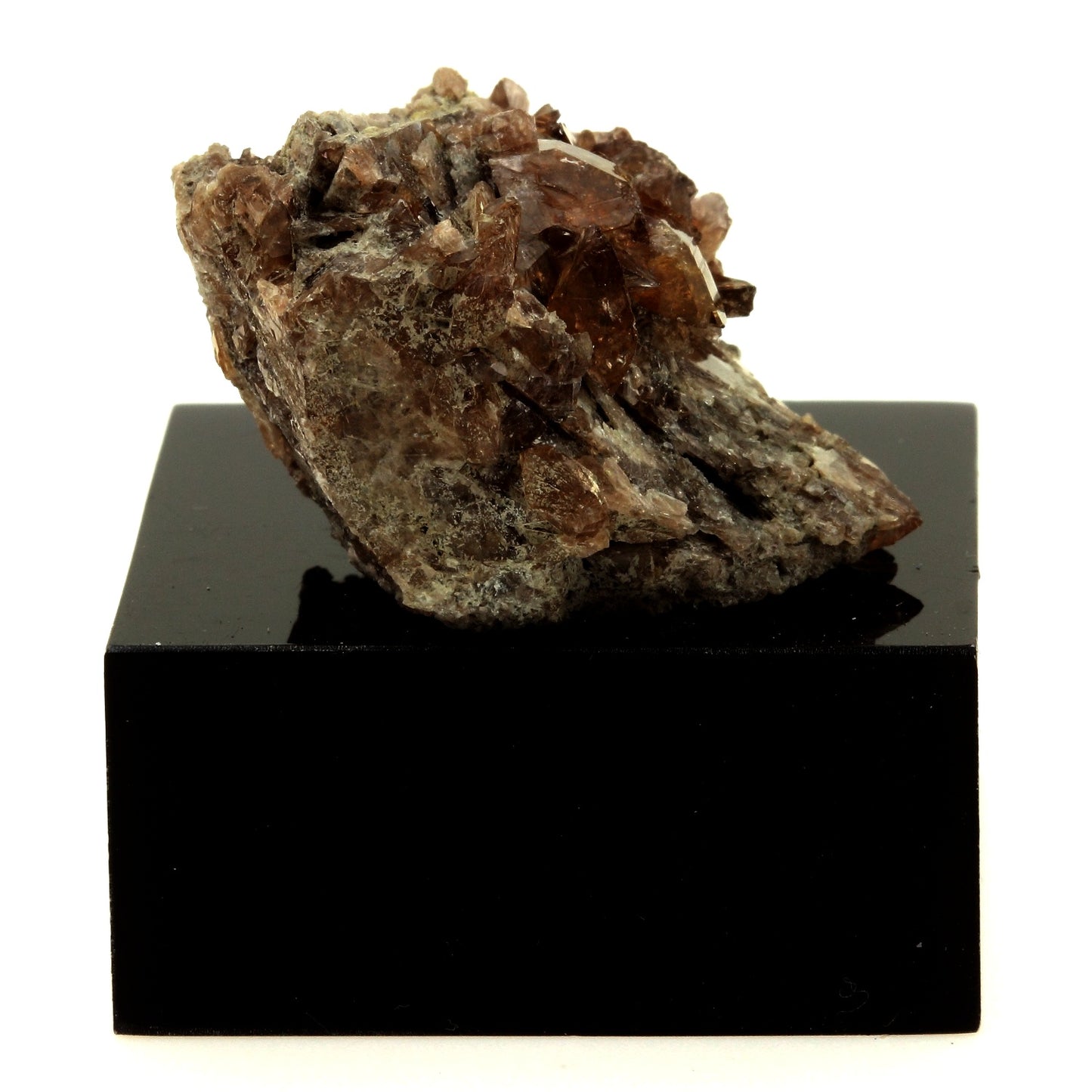 Axinite. 107.3 carats. La Balme d'Auris, Bourg d'Oisans, Isère, France