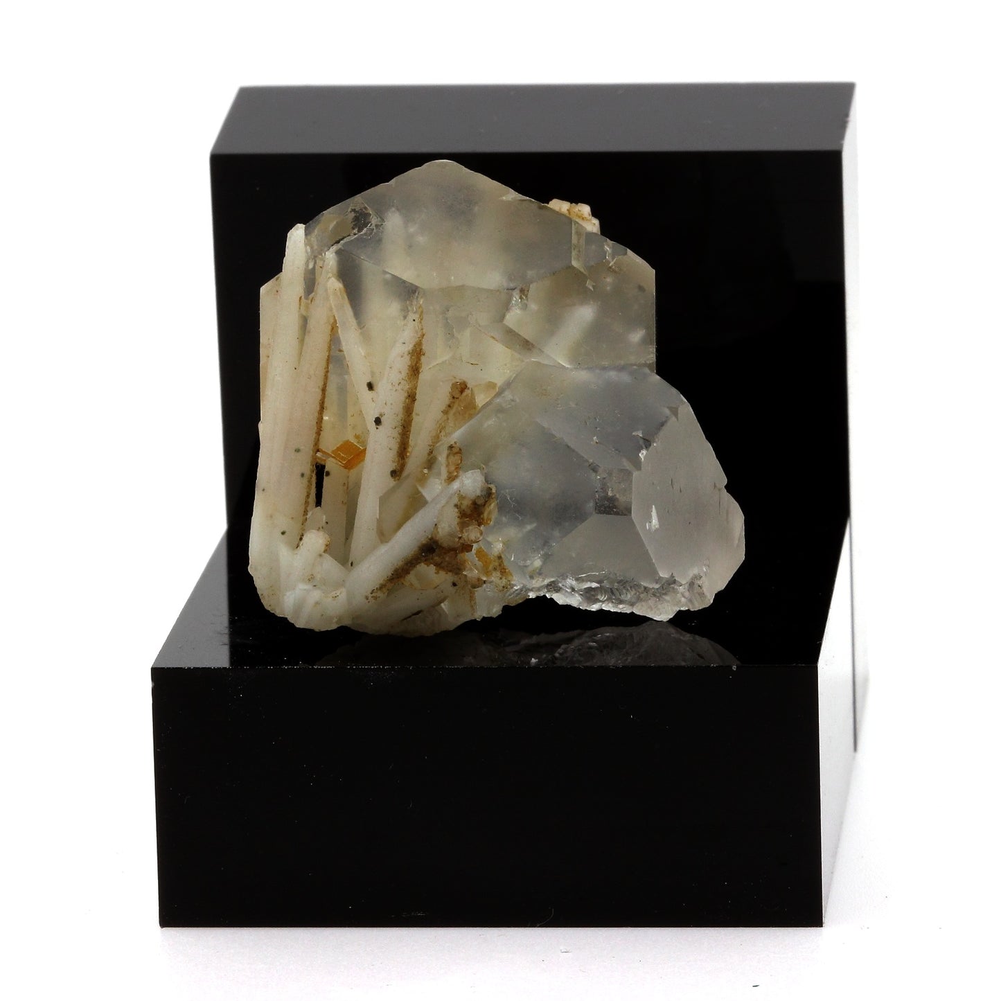 Fluorite + Quartz. 260.3 carats. Dal'negorsk, Far-Eastern Region, Russie