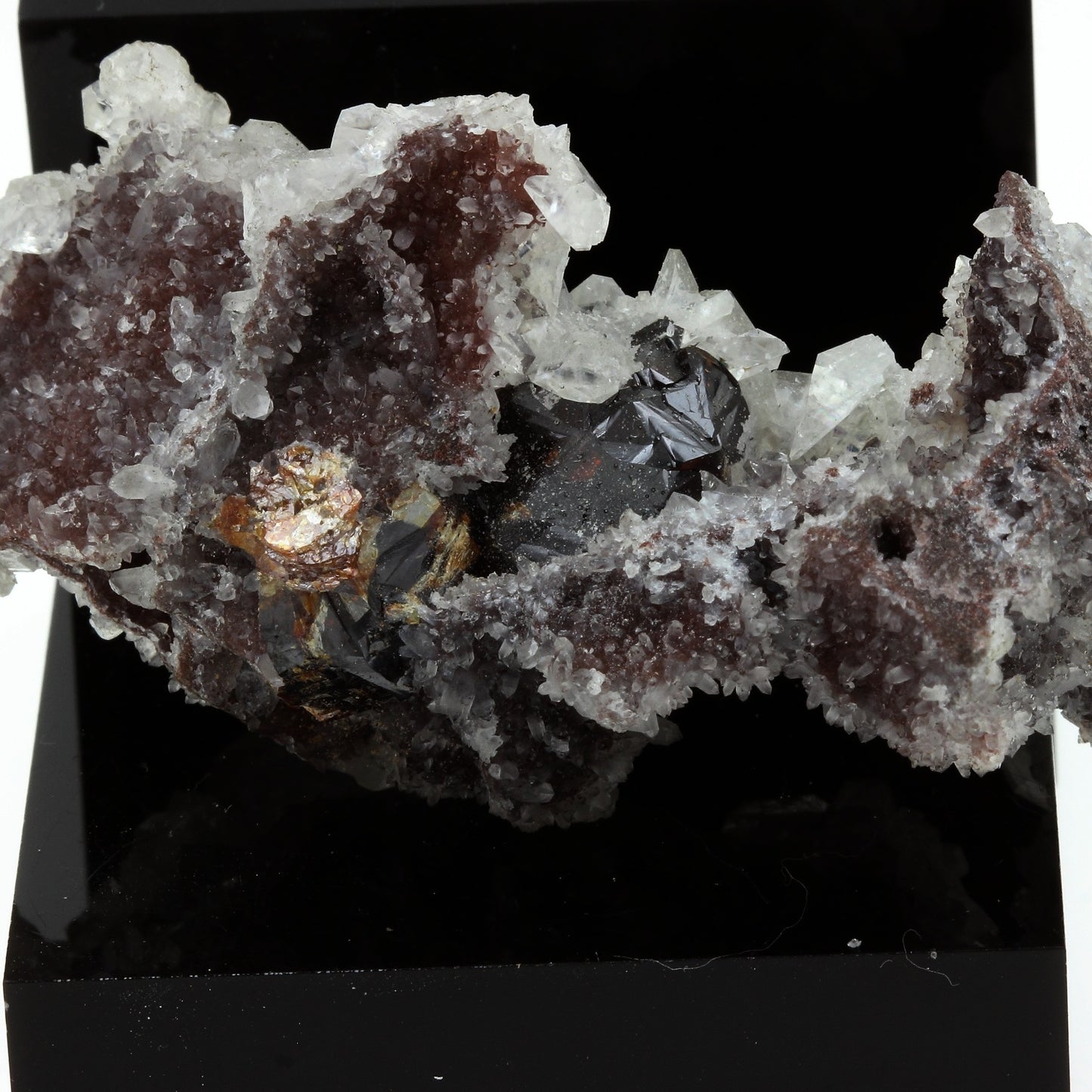 Calcite Sphalerite. 247.6 carats. Xikuangshan Sb deposit, Hunan Province, Chine