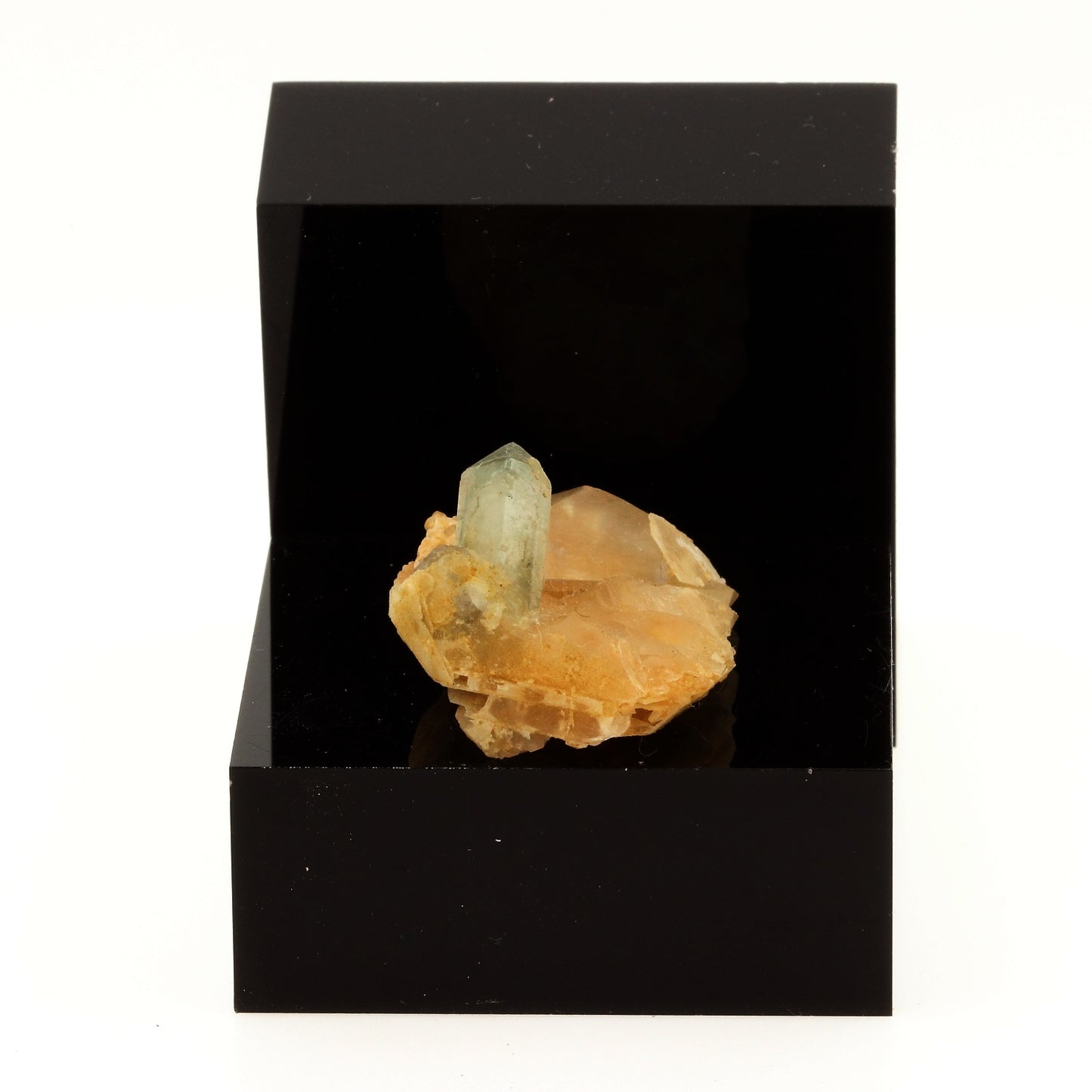 Quartz Calcite. 67.9 carats. Bor Pit, Dal'negorsk, Far-Eastern Region, Russie