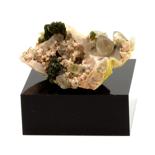 Clinozoisite et Quartz. 174.2 carats. Sichuan Province, Chine