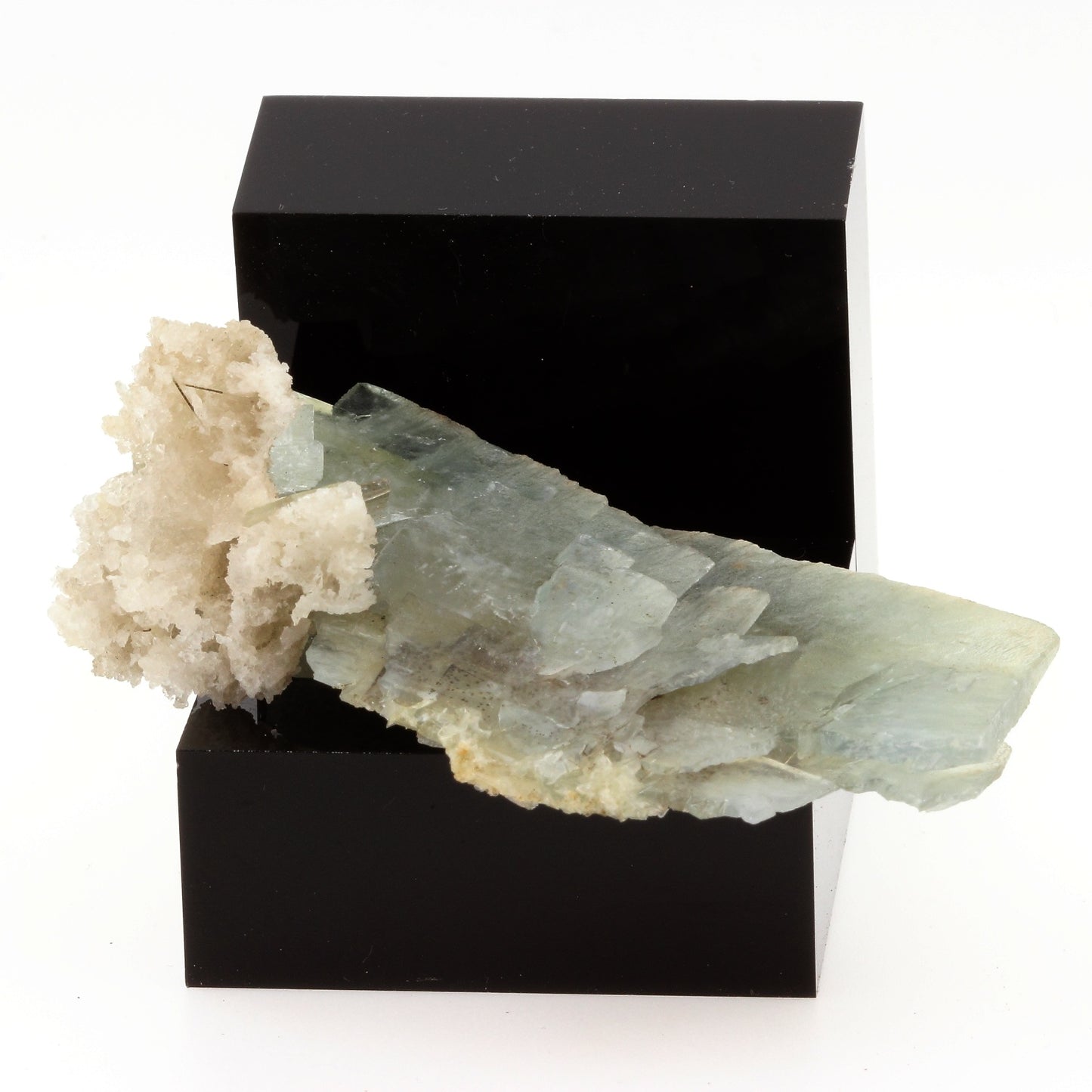 Baryte et Calcite. 336.2 carats. Cavnic Mine, Maramureș Co., Roumanie