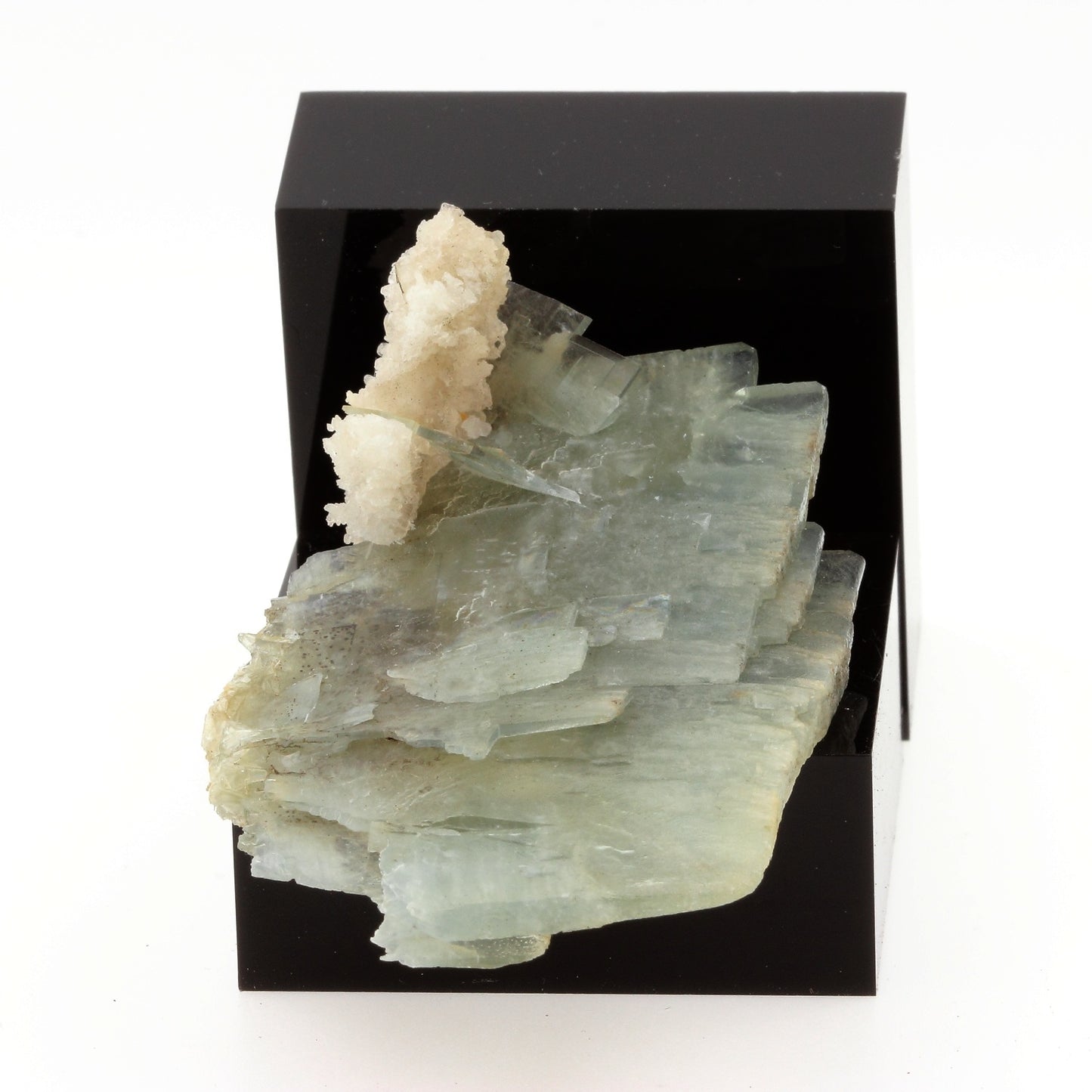 Baryte et Calcite. 336.2 carats. Cavnic Mine, Maramureș Co., Roumanie
