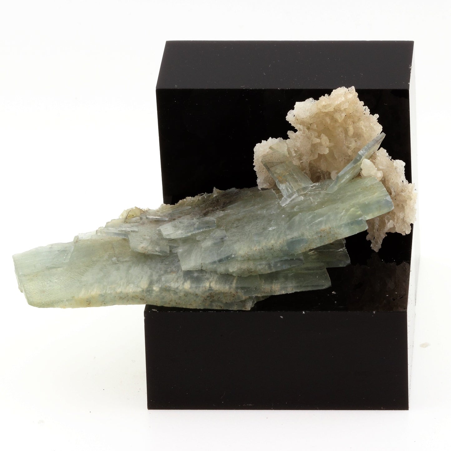 Baryte et Calcite. 336.2 carats. Cavnic Mine, Maramureș Co., Roumanie