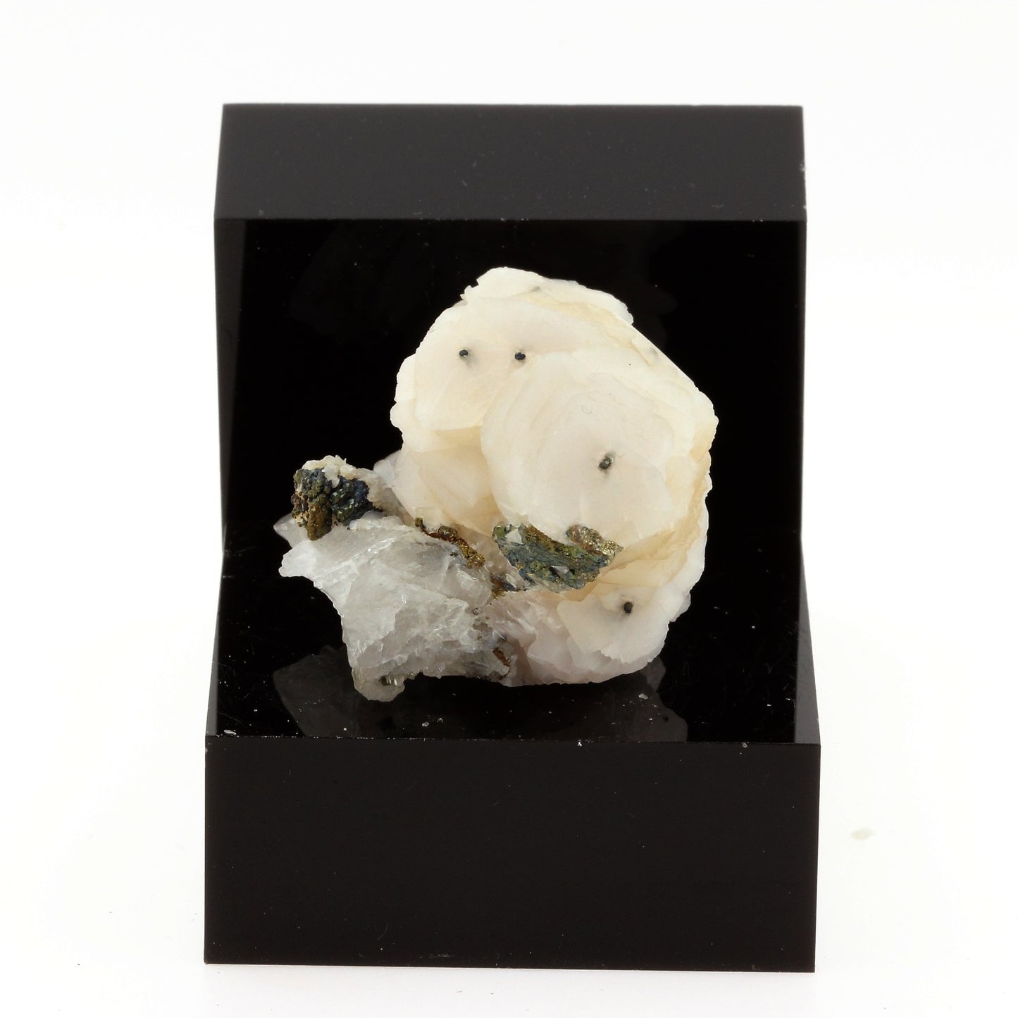 Calcite sur Quartz. 261.6 carats. Yaogangxian, Hunan Province, Chine