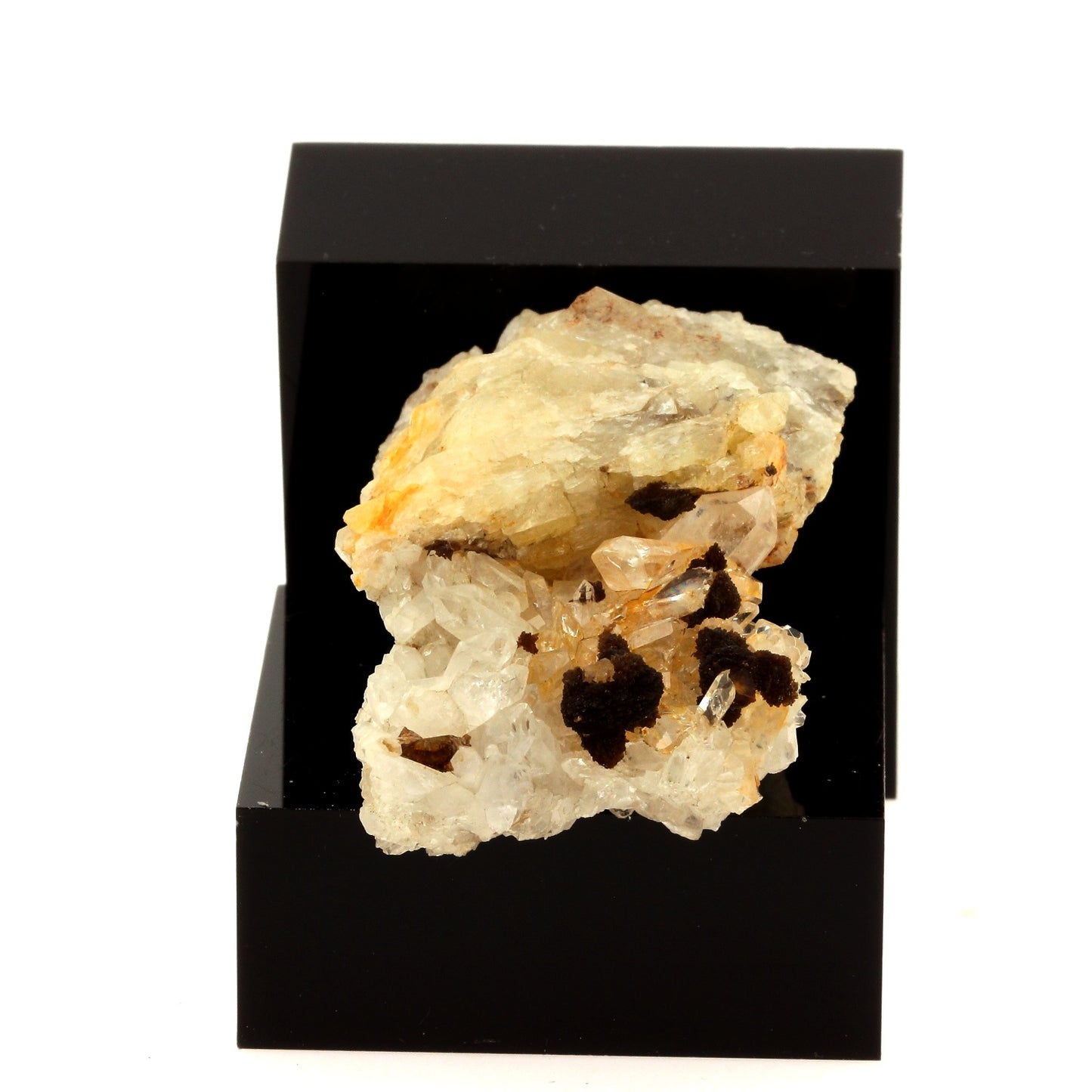 Amblygonite sur Quartz. 397.6 carats. Minas Gerais, Brésil