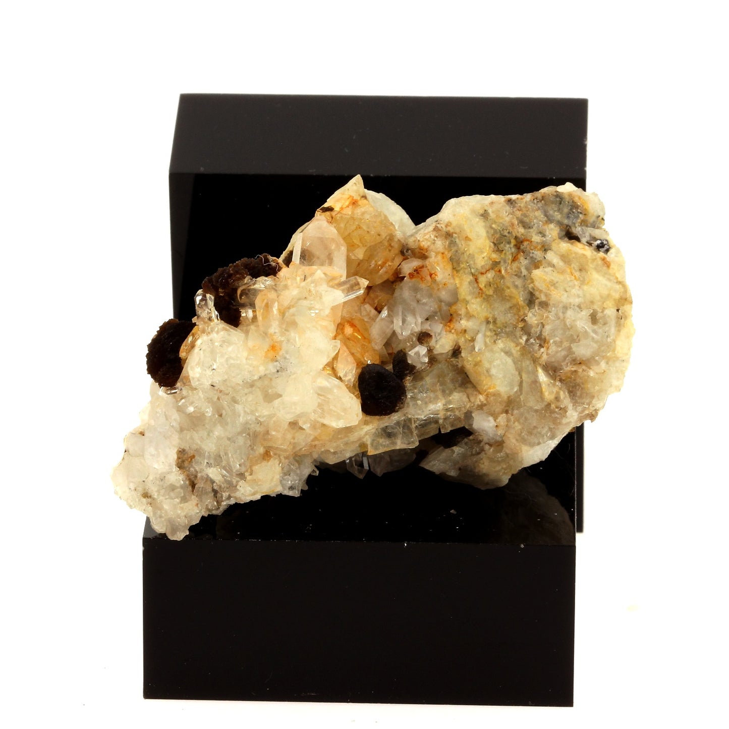 Amblygonite sur Quartz. 397.6 carats. Minas Gerais, Brésil